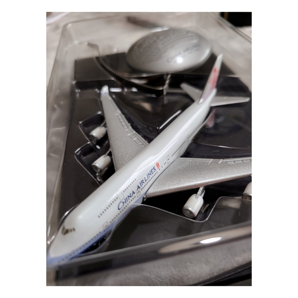 (NEW) China Airlines Boeing 747-400 Model - Picture 3 of 4